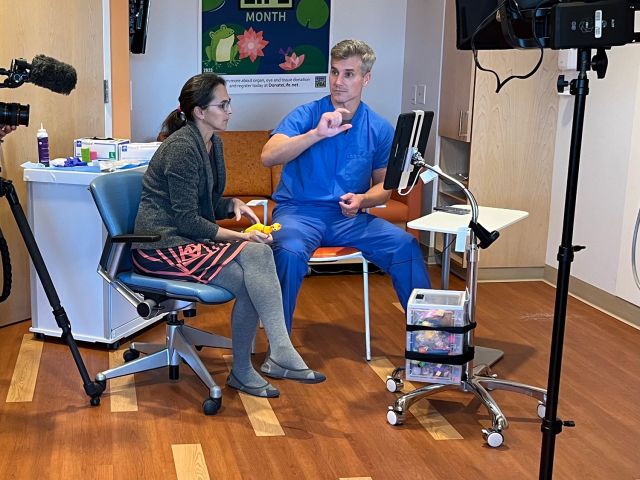 Doctor and colleague in front of camera explaining ew technique to relieve children's anxiety when receiving injection